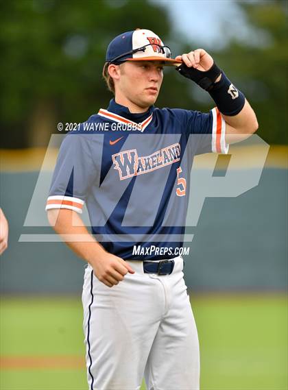 Thumbnail 2 in Hallsville vs. Wakeland (UIL 5A Regional Final) photogallery.
