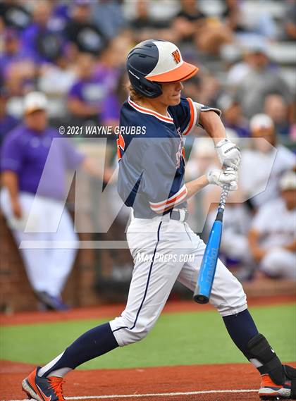 Thumbnail 1 in Hallsville vs. Wakeland (UIL 5A Regional Final) photogallery.