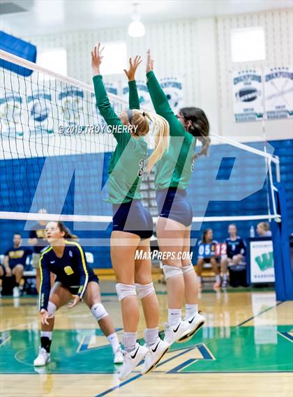 Thumbnail 1 in Weddington vs Carmel Christian photogallery.