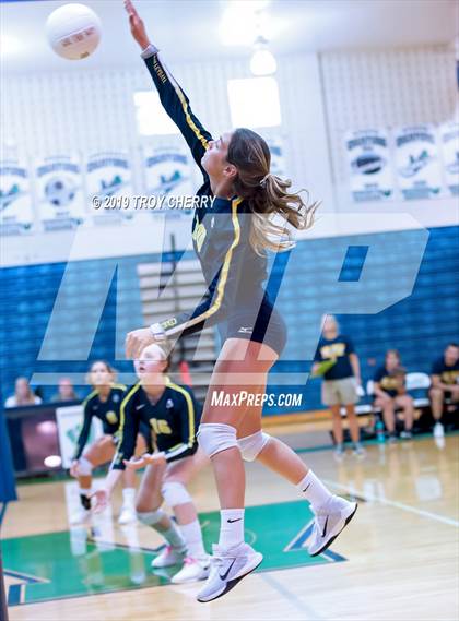 Thumbnail 3 in Weddington vs Carmel Christian photogallery.