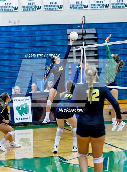 Thumbnail 2 in Weddington vs Carmel Christian photogallery.