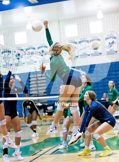 Thumbnail 2 in Weddington vs Carmel Christian photogallery.
