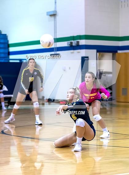 Thumbnail 2 in Weddington vs Carmel Christian photogallery.