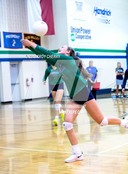 Thumbnail 1 in Weddington vs Carmel Christian photogallery.