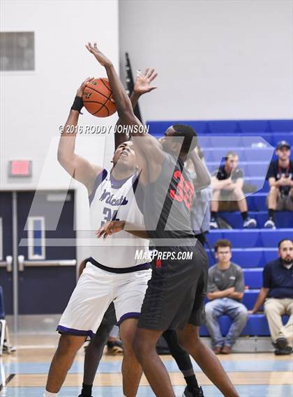 Thumbnail 2 in Angleton vs. Manvel (McDonald's Texas Invitational) photogallery.
