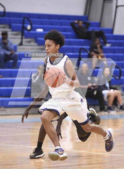 Thumbnail 3 in Angleton vs. Manvel (McDonald's Texas Invitational) photogallery.
