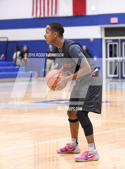 Thumbnail 3 in Angleton vs. Manvel (McDonald's Texas Invitational) photogallery.