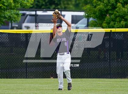 Thumbnail 3 in Brownsburg vs. Avon (Sectional Semifinal) photogallery.