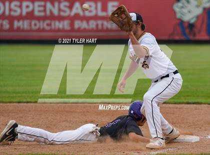 Thumbnail 3 in Brownsburg vs. Avon (Sectional Semifinal) photogallery.