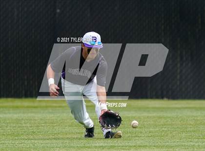 Thumbnail 3 in Brownsburg vs. Avon (Sectional Semifinal) photogallery.