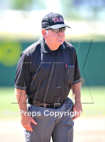 Thumbnail 1 in Grandview vs. Ponder (UIL 2A Region 2 Bi-District Playoff) photogallery.