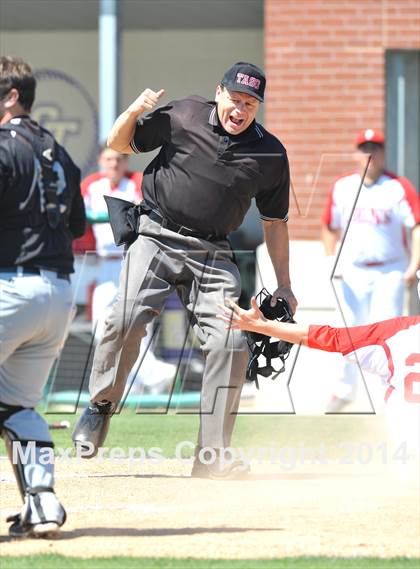 Thumbnail 2 in Grandview vs. Ponder (UIL 2A Region 2 Bi-District Playoff) photogallery.