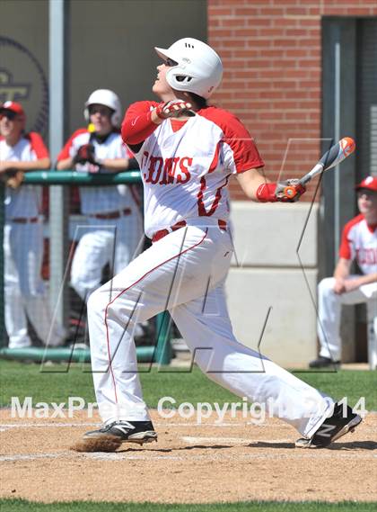 Thumbnail 2 in Grandview vs. Ponder (UIL 2A Region 2 Bi-District Playoff) photogallery.