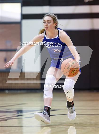Thumbnail 1 in Muenster vs. Wolfe City (UIL 2A D2 Bi-District) photogallery.