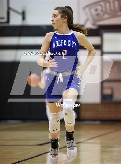 Thumbnail 2 in Muenster vs. Wolfe City (UIL 2A D2 Bi-District) photogallery.