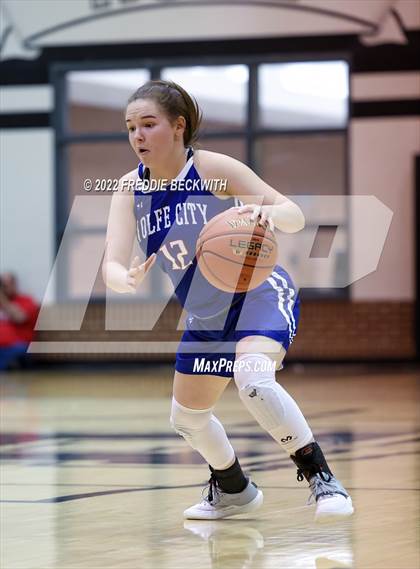 Thumbnail 1 in Muenster vs. Wolfe City (UIL 2A D2 Bi-District) photogallery.
