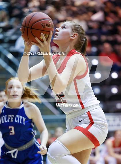 Thumbnail 2 in Muenster vs. Wolfe City (UIL 2A D2 Bi-District) photogallery.
