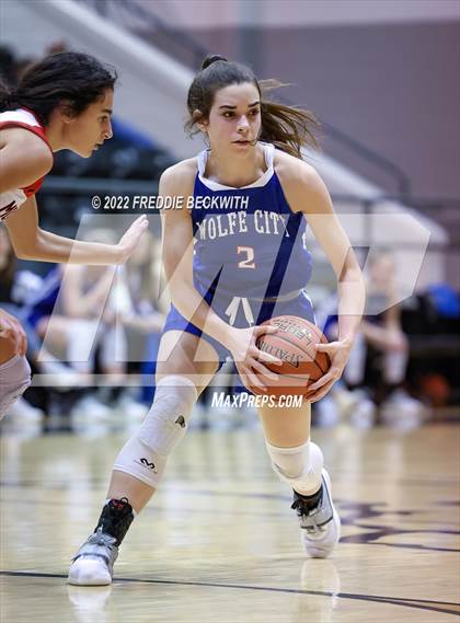 Thumbnail 1 in Muenster vs. Wolfe City (UIL 2A D2 Bi-District) photogallery.