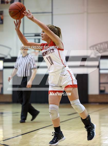 Thumbnail 1 in Muenster vs. Wolfe City (UIL 2A D2 Bi-District) photogallery.