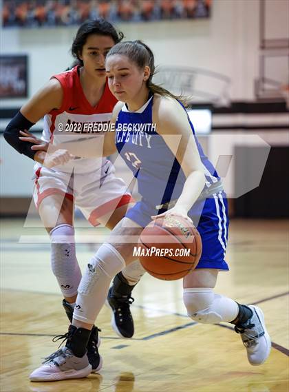 Thumbnail 3 in Muenster vs. Wolfe City (UIL 2A D2 Bi-District) photogallery.