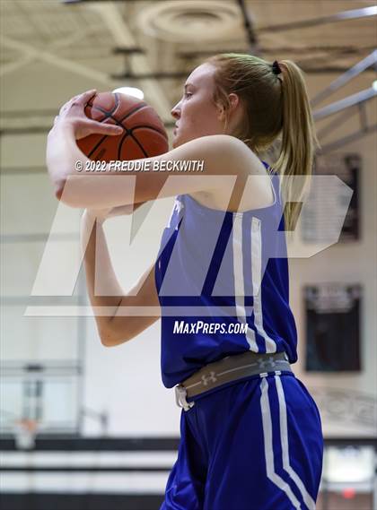 Thumbnail 1 in Muenster vs. Wolfe City (UIL 2A D2 Bi-District) photogallery.