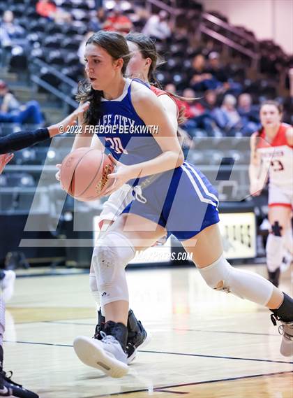 Thumbnail 3 in Muenster vs. Wolfe City (UIL 2A D2 Bi-District) photogallery.