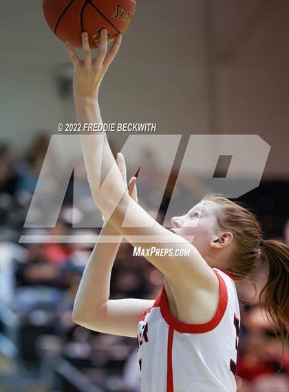 Thumbnail 1 in Muenster vs. Wolfe City (UIL 2A D2 Bi-District) photogallery.