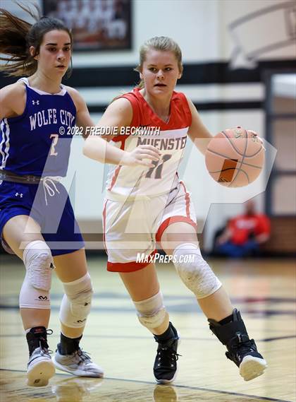 Thumbnail 2 in Muenster vs. Wolfe City (UIL 2A D2 Bi-District) photogallery.
