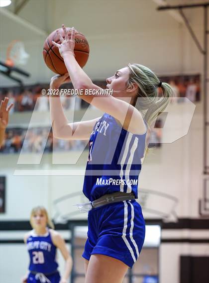 Thumbnail 2 in Muenster vs. Wolfe City (UIL 2A D2 Bi-District) photogallery.