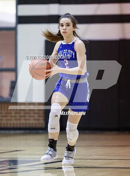 Thumbnail 2 in Muenster vs. Wolfe City (UIL 2A D2 Bi-District) photogallery.