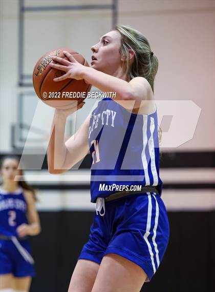 Thumbnail 2 in Muenster vs. Wolfe City (UIL 2A D2 Bi-District) photogallery.