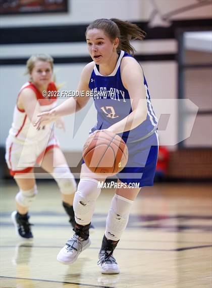 Thumbnail 3 in Muenster vs. Wolfe City (UIL 2A D2 Bi-District) photogallery.