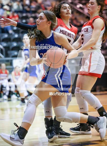 Thumbnail 3 in Muenster vs. Wolfe City (UIL 2A D2 Bi-District) photogallery.