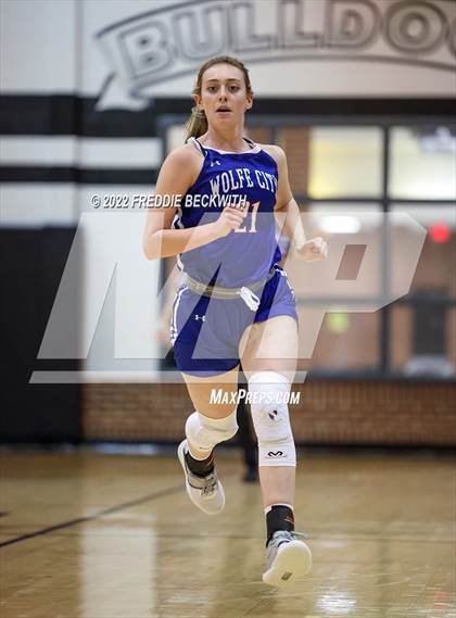 Thumbnail 1 in Muenster vs. Wolfe City (UIL 2A D2 Bi-District) photogallery.