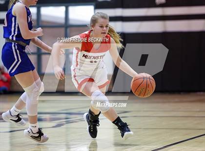 Thumbnail 2 in Muenster vs. Wolfe City (UIL 2A D2 Bi-District) photogallery.