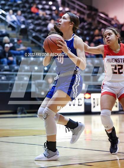 Thumbnail 1 in Muenster vs. Wolfe City (UIL 2A D2 Bi-District) photogallery.