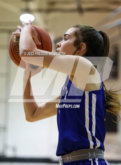 Thumbnail 1 in Muenster vs. Wolfe City (UIL 2A D2 Bi-District) photogallery.