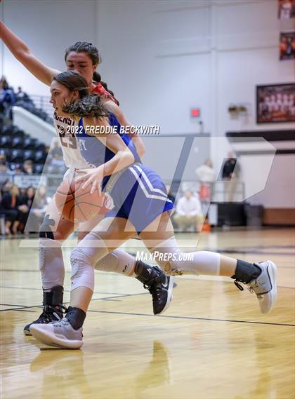 Thumbnail 3 in Muenster vs. Wolfe City (UIL 2A D2 Bi-District) photogallery.