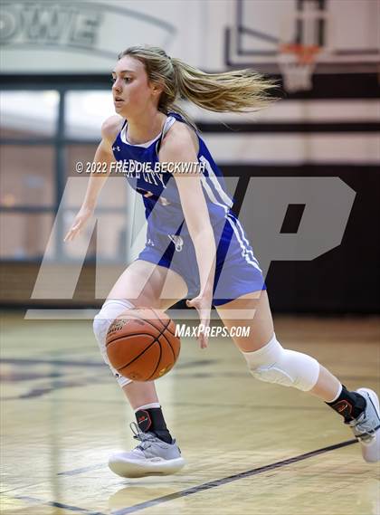 Thumbnail 1 in Muenster vs. Wolfe City (UIL 2A D2 Bi-District) photogallery.