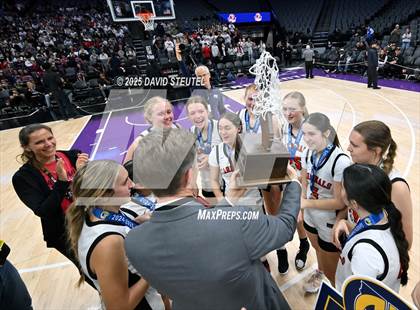 Thumbnail 1 in Rosamond vs. Woodland Christian (CIF State D5 Final) photogallery.