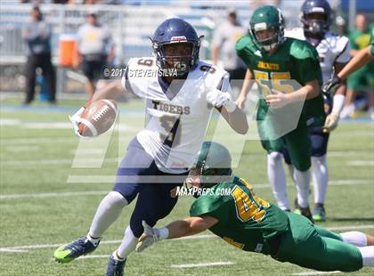 Thumbnail 2 in Morse vs. Palo Verde Valley (SDFNL Kickoff Classic) photogallery.