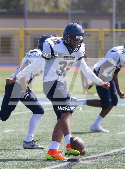 Thumbnail 2 in Morse vs. Palo Verde Valley (SDFNL Kickoff Classic) photogallery.