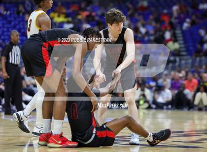 Thumbnail 1 in Beaumont United vs. Lake Highlands (UIL 6A Basketball State Final) photogallery.