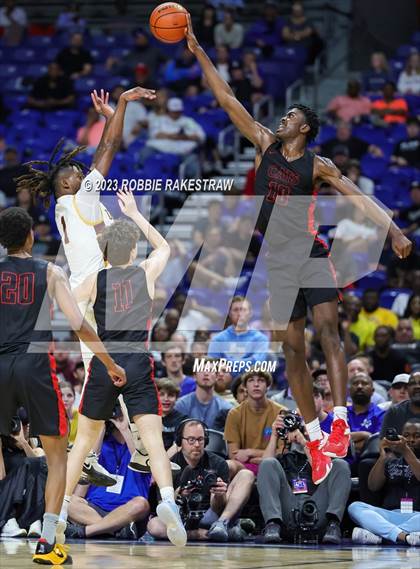 Thumbnail 3 in Beaumont United vs. Lake Highlands (UIL 6A Basketball State Final) photogallery.
