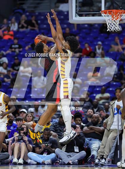Thumbnail 1 in Beaumont United vs. Lake Highlands (UIL 6A Basketball State Final) photogallery.