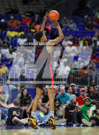 Thumbnail 2 in Beaumont United vs. Lake Highlands (UIL 6A Basketball State Final) photogallery.
