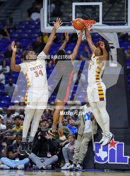 Thumbnail 2 in Beaumont United vs. Lake Highlands (UIL 6A Basketball State Final) photogallery.