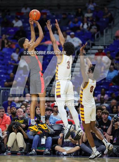 Thumbnail 3 in Beaumont United vs. Lake Highlands (UIL 6A Basketball State Final) photogallery.