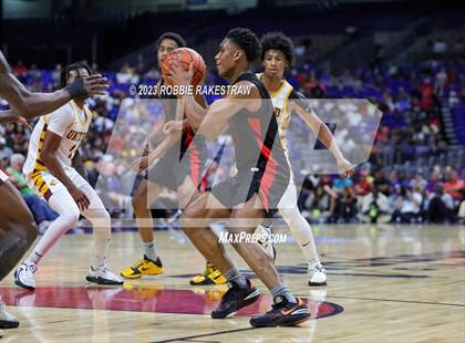 Thumbnail 3 in Beaumont United vs. Lake Highlands (UIL 6A Basketball State Final) photogallery.