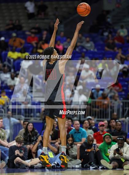 Thumbnail 3 in Beaumont United vs. Lake Highlands (UIL 6A Basketball State Final) photogallery.